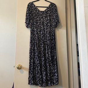 Old navy black floral dress Large